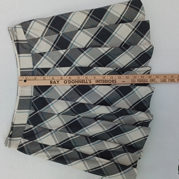 Redherring Gray/White Plaid Pleated  Mini Skirt, Size 8 - Picture 2 of 4